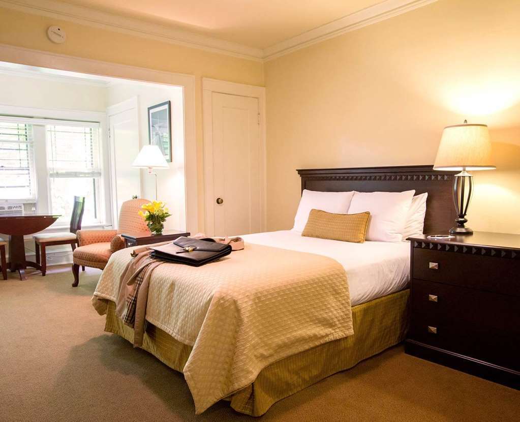 The Plaza Hotel - Milwaukee Room photo